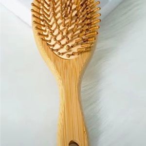 Bamboo brush very well made love this product I recommend this